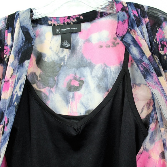 INC Floral career button up top - Picture 4 of 5